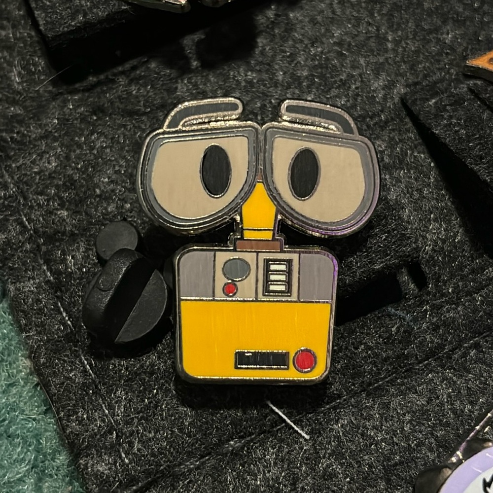 Disney wall-e pin